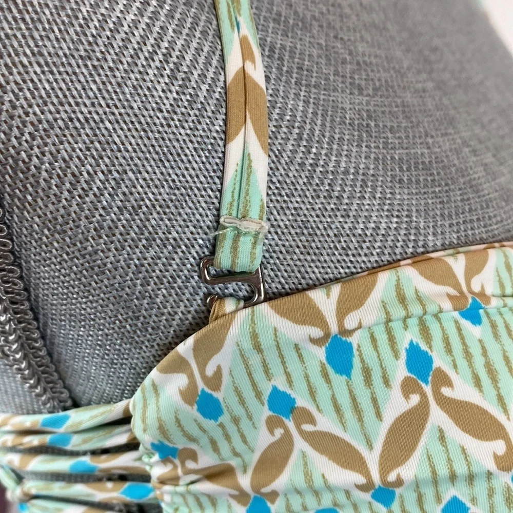 Frankie’s Bikinis Printed Crochet Back Bikini Top Size Large